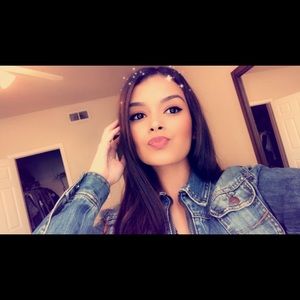 Meet your Posher, Kayla